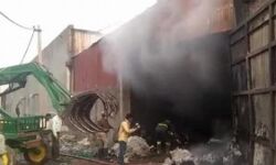 शामली- धागा फैक्ट्री में लगी भीषण आग शामली- धागा फैक्ट्री में लगी भीषण आग