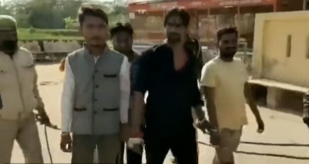 मस्जिद में हनुमान चालीसा पाठ मस्जिद में हनुमान चालीसा पाठ