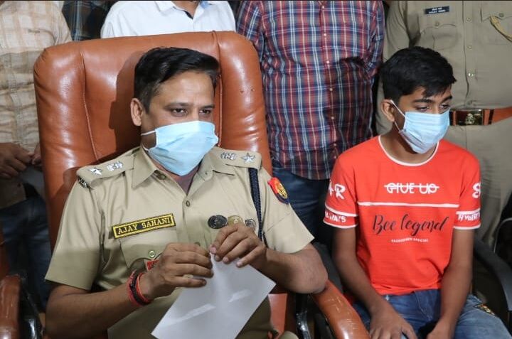 ट्रांसपोर्टर का बेटा दिल्ली से मिला, माता - पिता के खोले यह राज ट्रांसपोर्टर का बेटा दिल्ली से मिला, माता - पिता के खोले यह राज