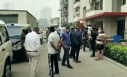 खून से लथपथ मिले बुजुर्ग दंपत्ति के शव-फैली सनसनी खून से लथपथ मिले बुजुर्ग दंपत्ति के शव-फैली सनसनी