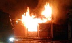 कपड़ा गोदाम में लगी भीषण आग, 9 की मौत