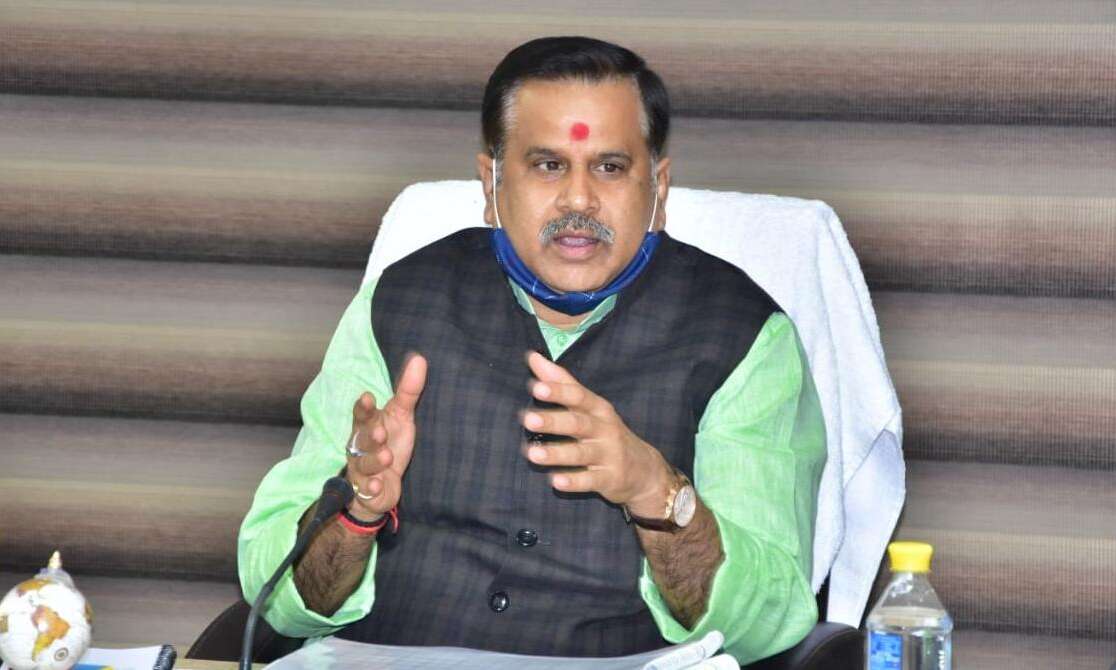 लापरवाही बरतने वाले ठेकेदारों को कारपोरेशन से किया जाये ब्लैकलिस्ट- मंत्री