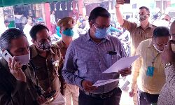 मुजफ्फरनगर मजिस्ट्रेट और सीओ ने मारा छापा- अवैध पटाखे जब्त मुजफ्फरनगर मजिस्ट्रेट और सीओ ने मारा छापा- अवैध पटाखे जब्त