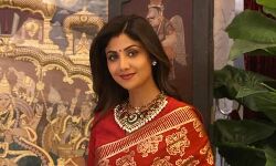 शिल्पा, सपना व बिपाशा- लाल जोड़े में ऐसे मनाया करवाचौथ- देखें खूबसूरत तस्वीरें शिल्पा, सपना व बिपाशा- लाल जोड़े में ऐसे मनाया करवाचौथ- देखें खूबसूरत तस्वीरें