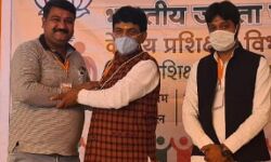 UP में चहुंमुखी विकास- CM की धमक में है दम - कपिलदेव UP में चहुंमुखी विकास- CM की धमक में है दम - कपिलदेव