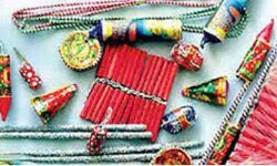 दिल्ली- दिवाली में पटाखे फोड़ने पर लगी रोक दिल्ली- दिवाली में पटाखे फोड़ने पर लगी रोक