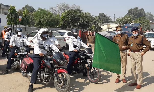 मुजफ्फरनगर में निकली यातायात जागरूकता रैली- सीओ सिटी ने दिखाई हरी झंडी