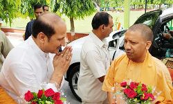 मंत्री सुरेश राणा ने की समीक्षा- गन्ना विभाग किसानों को कर रहा जागरूक मंत्री सुरेश राणा ने की समीक्षा- गन्ना विभाग किसानों को कर रहा जागरूक