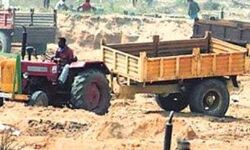 आगरा- खनन माफिया के गुर्गों ने सिपाही को रौंदा आगरा- खनन माफिया के गुर्गों ने सिपाही को रौंदा