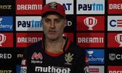 विराट के बचाव में उतरे RCB के कोच विराट के बचाव में उतरे RCB के कोच