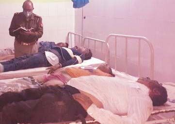 हाईवे पर पलटी कार, चार की मौत हाईवे पर पलटी कार, चार की मौत