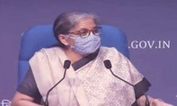 ईमानदार करदाताओं का योगदान मान्यता के पात्र: सीतारमण