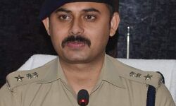 धारदार हथियार से काटकर बैंकर की हत्या-शव जंगल में फेंका धारदार हथियार से काटकर बैंकर की हत्या-शव जंगल में फेंका