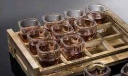 मदिरा बनाने वालों ने आबकारी टीम पर किया हमला मदिरा बनाने वालों ने आबकारी टीम पर किया हमला