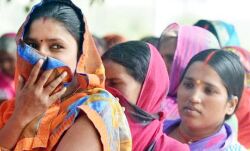 सत्ता की चाभी- होम मेकर से किंग मेकर बनी बिहार की महिलाएं सत्ता की चाभी- होम मेकर से किंग मेकर बनी बिहार की महिलाएं