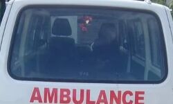 एंबुलेंस ट्रोला से टकराई, 3 की मौत एंबुलेंस ट्रोला से टकराई, 3 की मौत