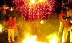 सैनिटाइजर लगाकर दीपक तथा पटाखा ना जलाये सैनिटाइजर लगाकर दीपक तथा पटाखा ना जलाये