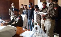 यूपी पुलिस की बड़ी कार्रवाई- 190 किलो गांजा बरामद यूपी पुलिस की बड़ी कार्रवाई- 190 किलो गांजा बरामद