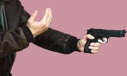 यूपी: बदमाशों ने लूटे एक लाख 84 हजार, आरोपी फरार