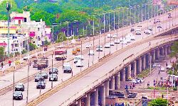 लखनऊ शहीद पथ में हादसा, चार मरे