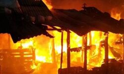 दीवाली की रात में लगी आग से बच्ची की हुई मौत दीवाली की रात में लगी आग से बच्ची की हुई मौत