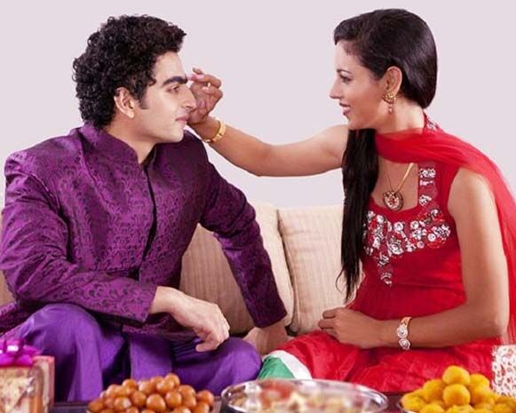 भैयादूज में देवी- देवताओं की उपासना की बजाय क्यों है तिलक का विधान, जानें पर्व का महत्व