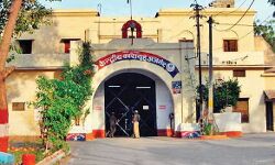 भाई दूज पर जेल में बंद भाई से नहीं मिल पाई बहनें