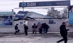 चार SBI अधिकारी कोरोना पॉजिटिव, मुख्य शाखा बंद चार SBI अधिकारी कोरोना पॉजिटिव, मुख्य शाखा बंद