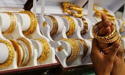 सोना-चांदी लुढ़का सोना-चांदी लुढ़का