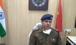 पुलिस ने दरवाजा तोड़कर युवक को बचाया