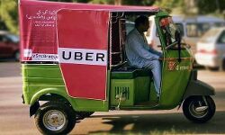 UBER ने शुरू किया 500 ई-रिक्शों का संचालन UBER ने शुरू किया 500 ई-रिक्शों का संचालन