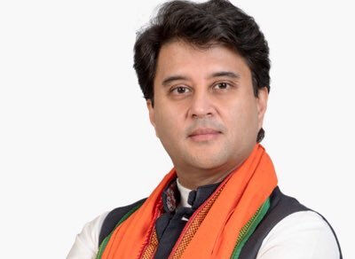 सिंधिया ने वरिष्ठ नेता सुरेश पचौरी से की मुलाकात