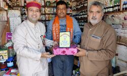 शाहपुर के अनुज को किया गया सम्मानित शाहपुर के अनुज को किया गया सम्मानित