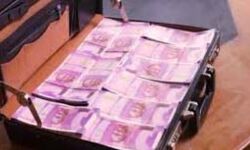 लाखों रूपये गबन करने वाला आरोपी गिरफ्तार