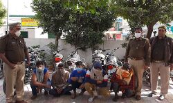 जिले से पाँच वाहन चोर गिरफ्तार, कब्जे से चोरी की मोटरसाइकिले बरामद