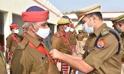 एसपी विनीत जायसवाल ने पुलिस लाईन में फहराया पुलिस घ्वज एसपी विनीत जायसवाल ने पुलिस लाईन में फहराया पुलिस घ्वज