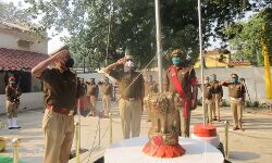 SSP बबलू ने किया ध्वजारोहण- सभी को सुनाया DGP का संदेश SSP बबलू ने किया ध्वजारोहण- सभी को सुनाया DGP का संदेश