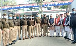 चरथावल थाने में शान से लहराया पुलिस ध्वज