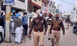 एक ही परिवार के तीन सदस्यों के शव बरामद, सिर में लगी थी गोली एक ही परिवार के तीन सदस्यों के शव बरामद, सिर में लगी थी गोली