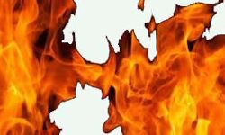 लकवाग्रस्त वृद्ध आग में जिंदा जला लकवाग्रस्त वृद्ध आग में जिंदा जला