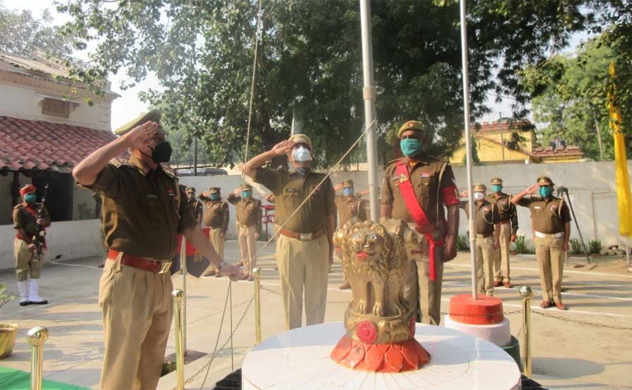 SSP बबलू ने किया ध्वजारोहण- सभी को सुनाया DGP का संदेश