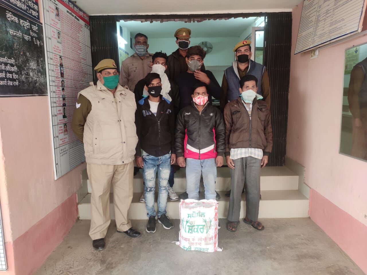 पुलिस ने चोरी की वारदात का खुलासा कर दबोचें 5 अपराधी पुलिस ने चोरी की वारदात का खुलासा कर दबोचें 5 अपराधी