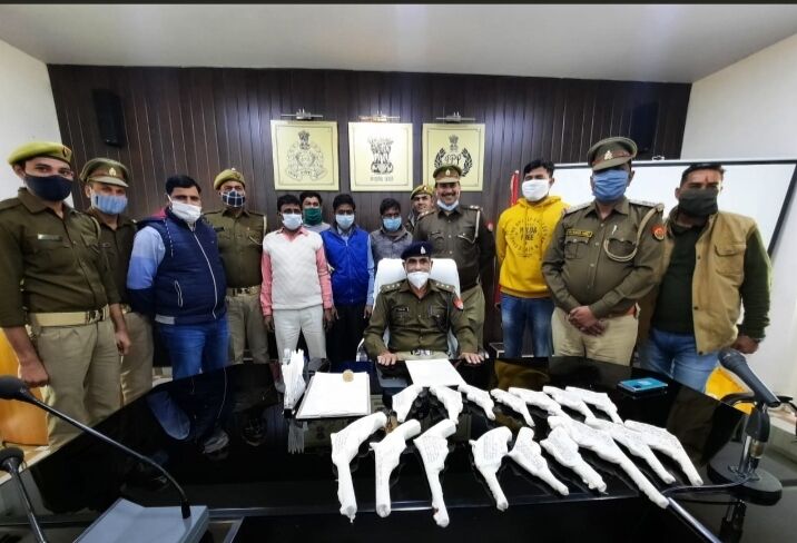 असलहा फैक्ट्री का पर्दाफाश,तीन गिरफ्तार असलहा फैक्ट्री का पर्दाफाश,तीन गिरफ्तार