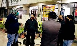 अधिकारी बने गरीबों का सहारा- सर्दी से बचाव के लिये पहुंचाया शेल्टर होम