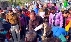 सड़क दुर्घटना में एक बच्ची की मौत, दो घायल सड़क दुर्घटना में एक बच्ची की मौत, दो घायल