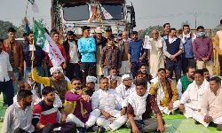 रालोद ने पानीपत-खटीमा हाईवे बाधित कर लगाया जाम रालोद ने पानीपत-खटीमा हाईवे बाधित कर लगाया जाम