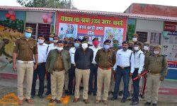 कप्तान ने ट्रैफिक कर्मियों की हौसला अफजाई कर बच्चों को दी ट्राॅफी