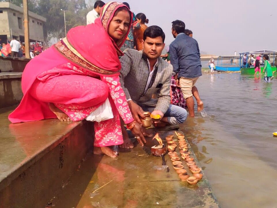कोरोना पर पड़ी आस्था भारी