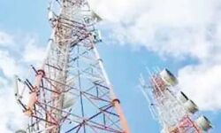 बिजली जाते ही गांवो में बीएसएनएल मोबाइल हो जाते है बंद