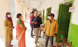 चेयरपर्सन ने मतदाताओं को जागरूक कर परिवारसंग डाला वोट चेयरपर्सन ने मतदाताओं को जागरूक कर परिवारसंग डाला वोट